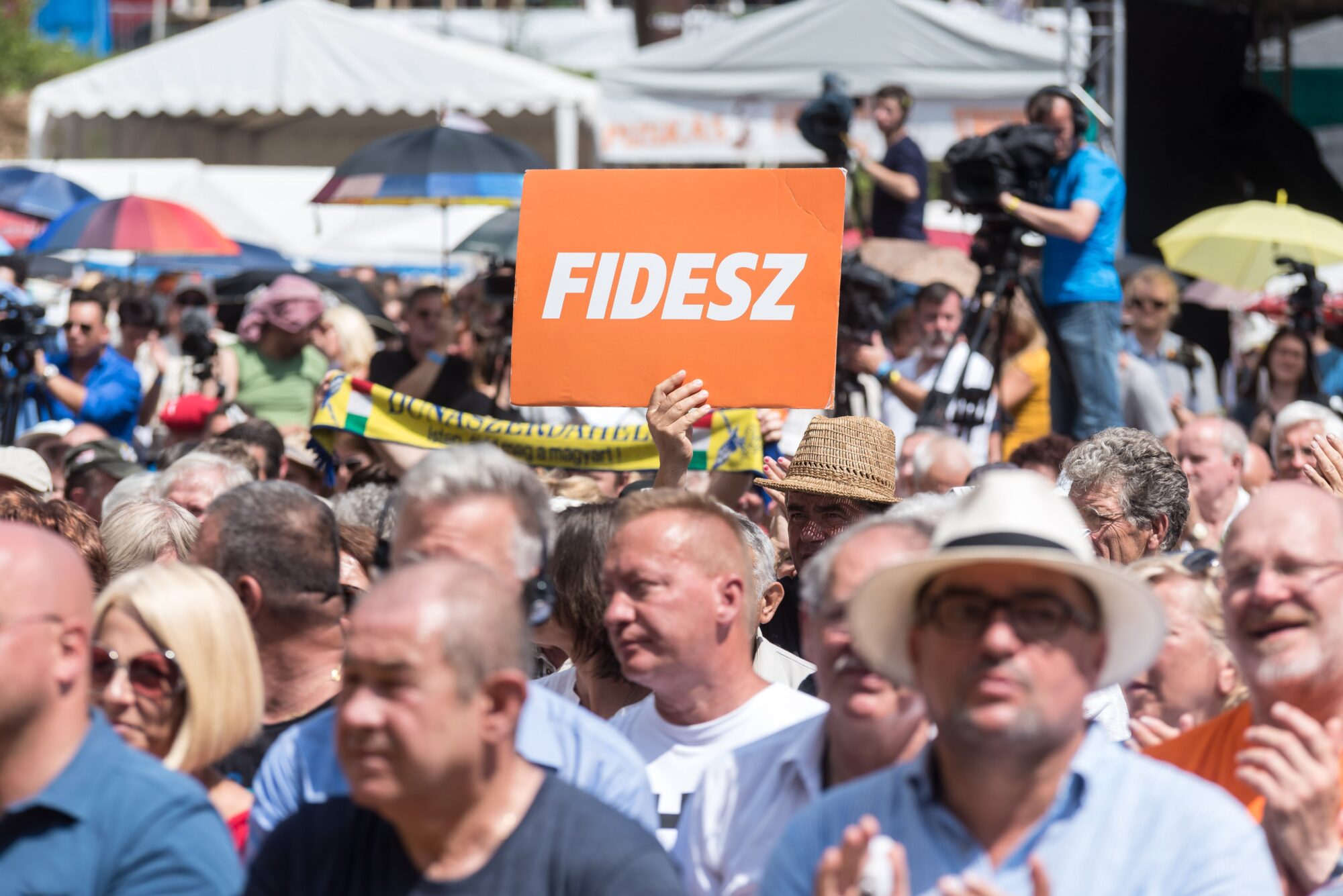 FIDESZ STANDS TO WIN AT THE END OF 2021